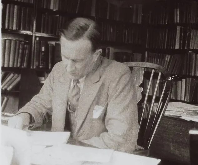 c278-1-oct2022-e09-tolkien-722x1024.jpg